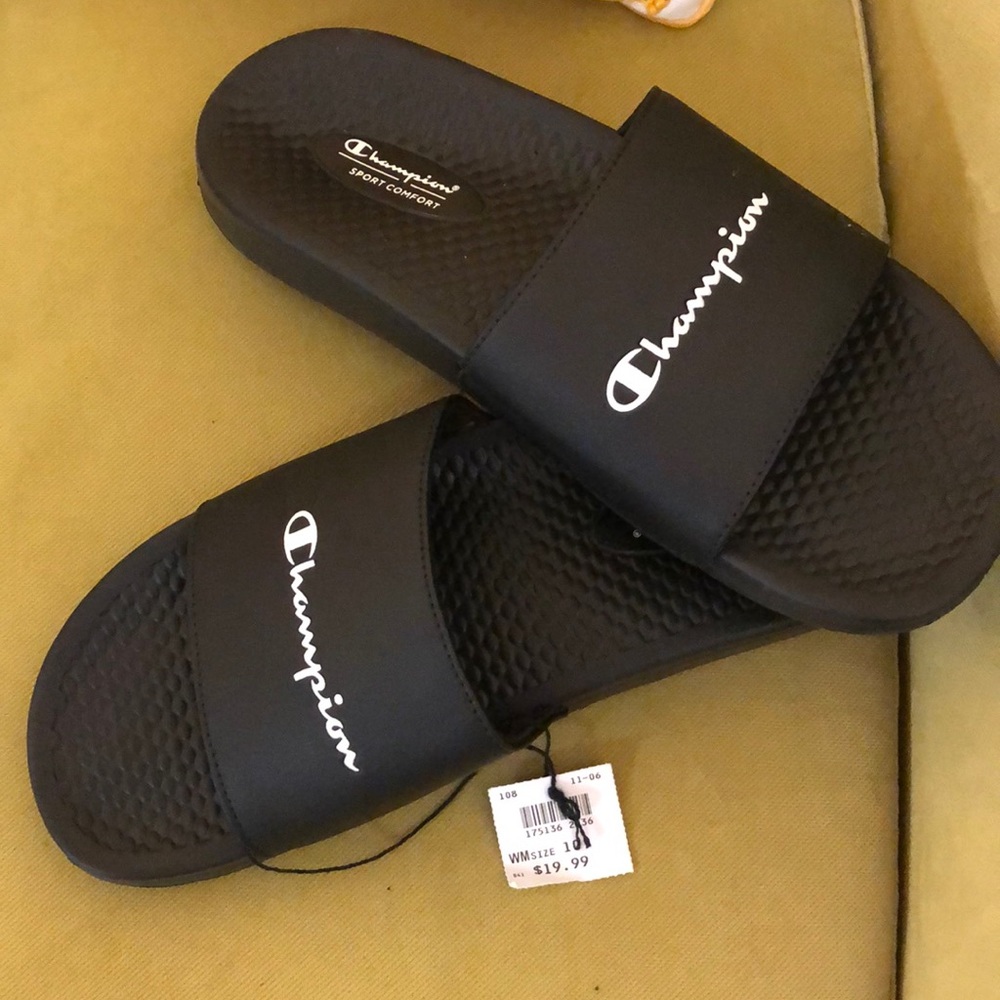 ♦️SOLD♦️Women’s Champion Slides